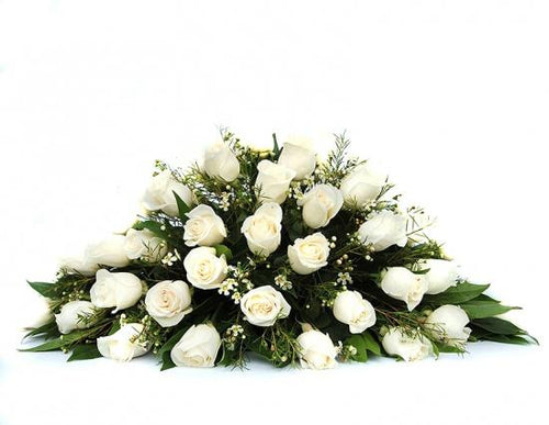 Manto de rosas blancas